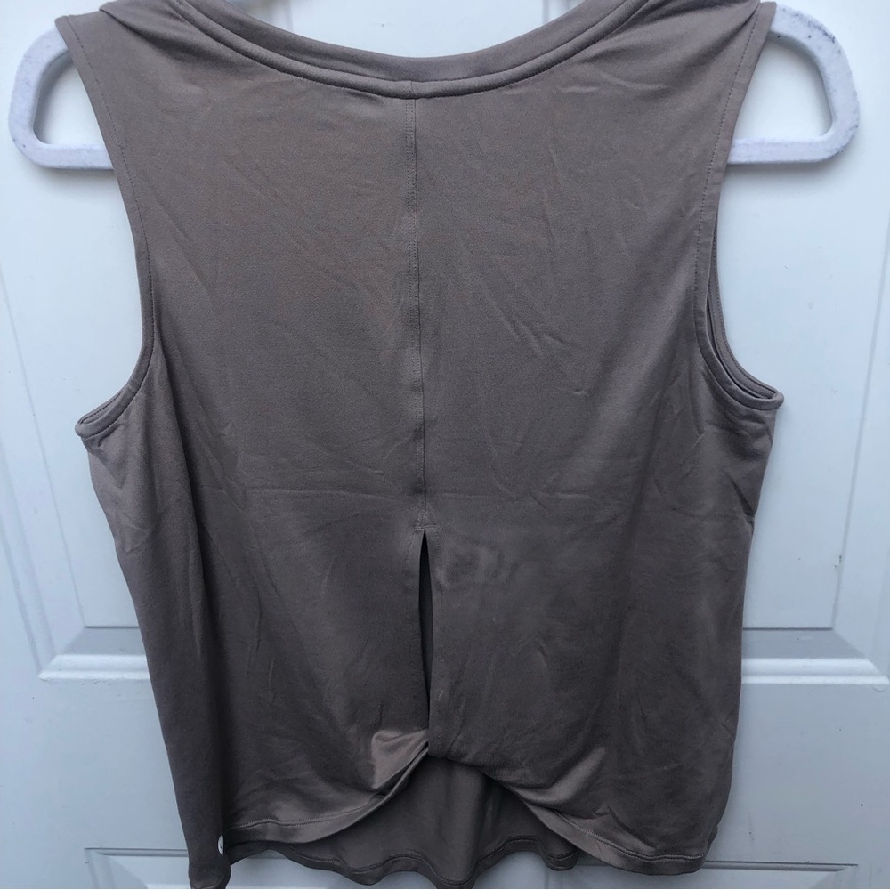Yogalicious light workout top size small 🤎 - Picture 8 of 9